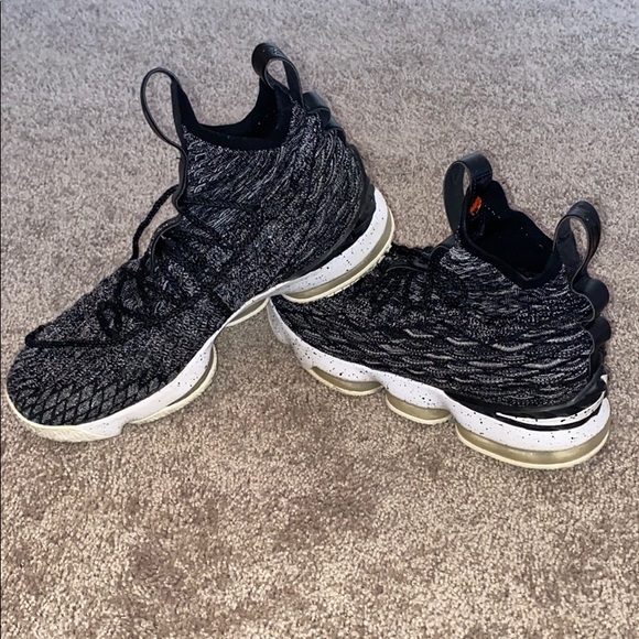Lebron 15 - Picture 2 of 4